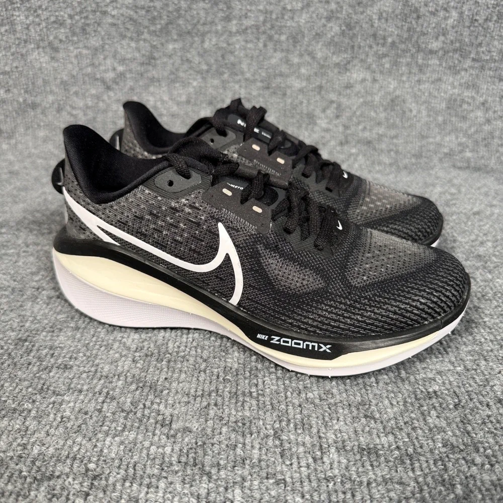 Nike Womens Size 5 Vomero 17 Low Top Shoes Sneakers Black White Running FB8502 - Picture 1 of 8